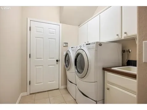 11019 SW 32nd Avenue Portland OR 97219