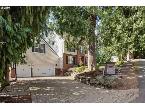 11019 SW 32nd Avenue Portland OR 97219