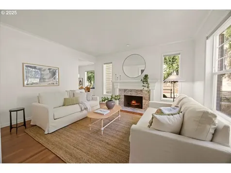 11019 SW 32nd Avenue Portland OR 97219