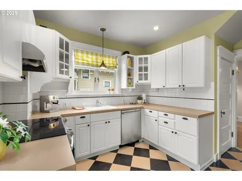 1925 NE Crane Street Portland OR 97211