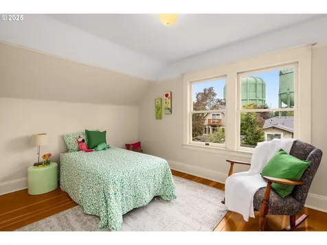 1925 NE Crane Street Portland OR 97211