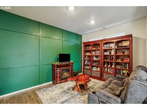 478 Greencrest Street NE Salem OR 97301