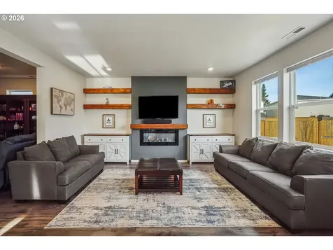 478 Greencrest Street NE Salem OR 97301