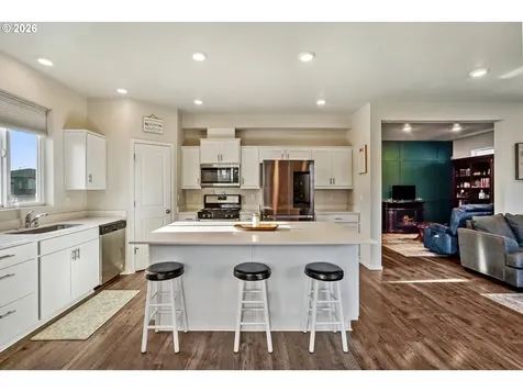 478 Greencrest Street NE Salem OR 97301