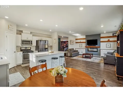 478 Greencrest Street NE Salem OR 97301