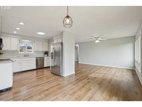 4008 E Aquarius Boulevard Newberg OR 97132