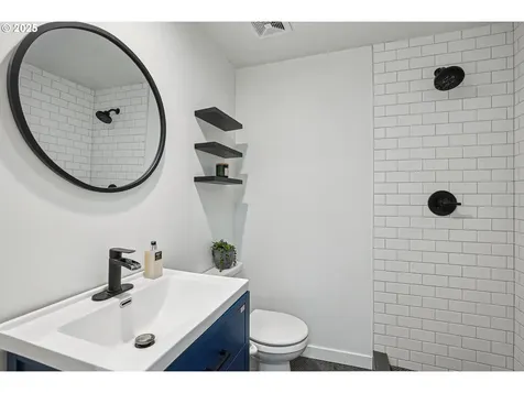 4008 E Aquarius Boulevard Newberg OR 97132