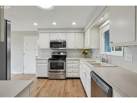 4008 E Aquarius Boulevard Newberg OR 97132