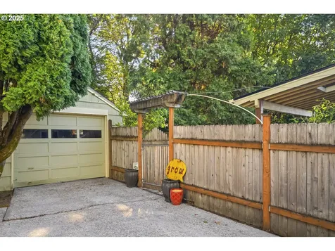 3532 SE Franklin Street Portland OR 97202