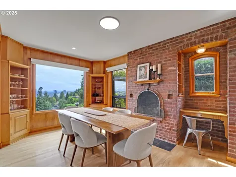 724 NW Albemarle Terrace Portland OR 97210