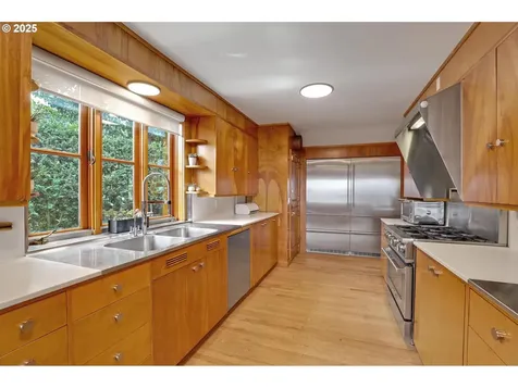 724 NW Albemarle Terrace Portland OR 97210