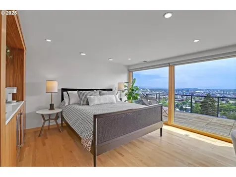 724 NW Albemarle Terrace Portland OR 97210