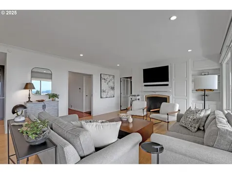 724 NW Albemarle Terrace Portland OR 97210
