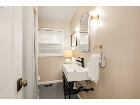 4215 NE 57th Avenue Portland OR 97218