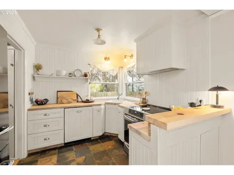 4215 NE 57th Avenue Portland OR 97218