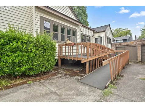 4006 NE Flanders Street Portland OR 97232