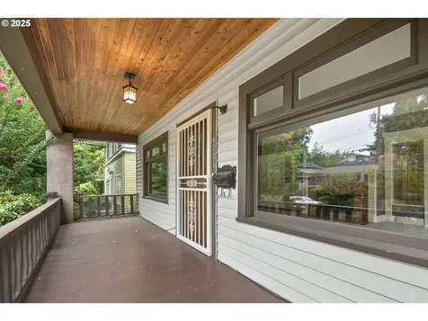 4006 NE Flanders Street Portland OR 97232