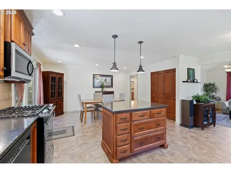 18205 Stonewood Drive Gladstone OR 97027
