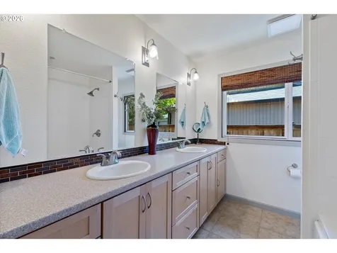 18205 Stonewood Drive Gladstone OR 97027