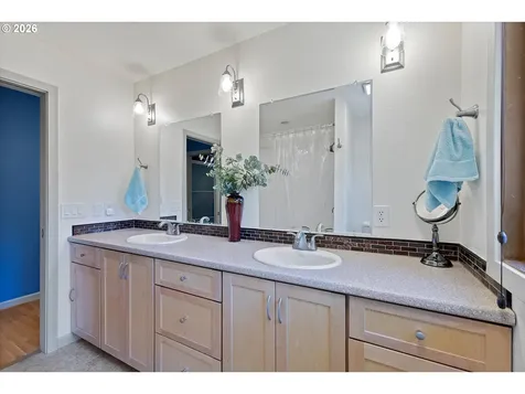 18205 Stonewood Drive Gladstone OR 97027