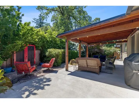 18205 Stonewood Drive Gladstone OR 97027