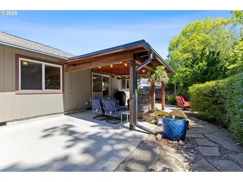 18205 Stonewood Drive Gladstone OR 97027