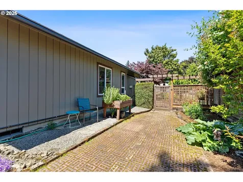 18205 Stonewood Drive Gladstone OR 97027