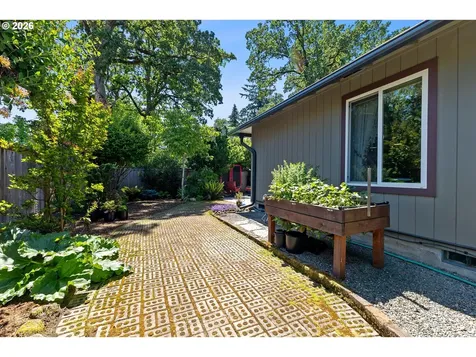 18205 Stonewood Drive Gladstone OR 97027