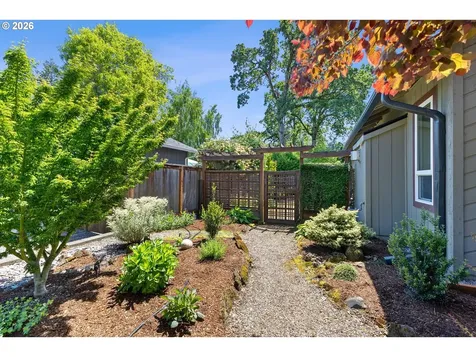 18205 Stonewood Drive Gladstone OR 97027