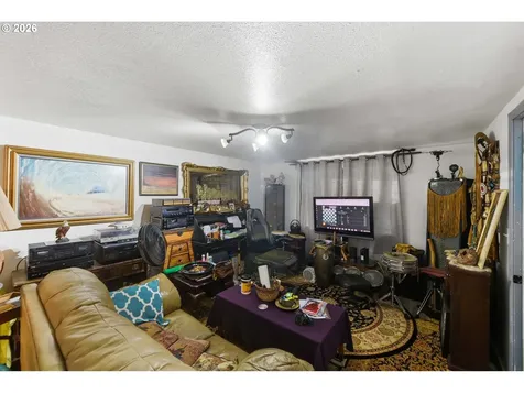 1955 Maple Street North Bend OR 97459