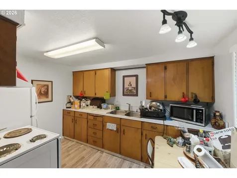 1955 Maple Street North Bend OR 97459