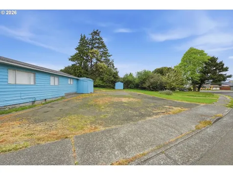 1955 Maple Street North Bend OR 97459