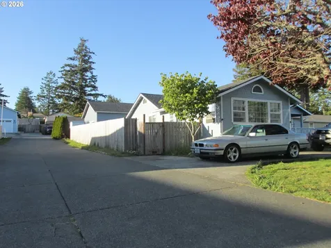 910 Easy Street Brookings OR 97415