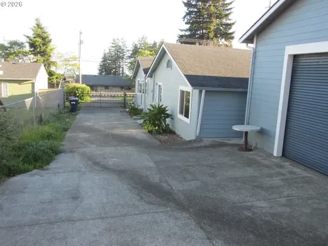 910 Easy Street Brookings OR 97415