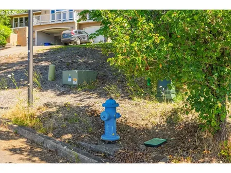 10025 NW Ash Court Portland OR 97231