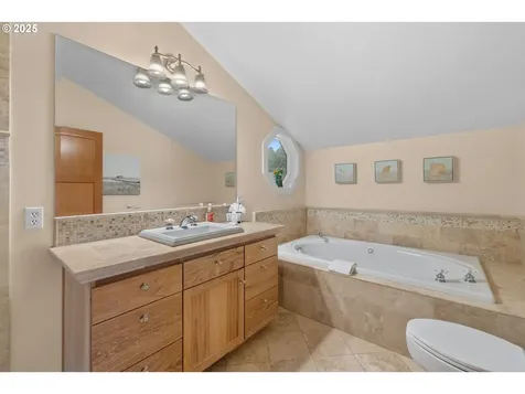 131 W Nebesna Street Cannon Beach OR 97110