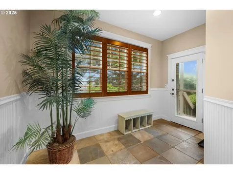131 W Nebesna Street Cannon Beach OR 97110