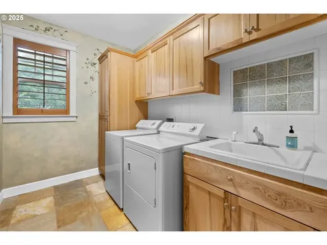 131 W Nebesna Street Cannon Beach OR 97110