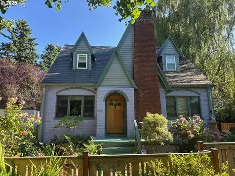 3606 SE Woodward Street Portland OR 97202