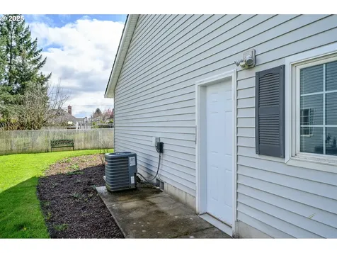824 NE Ashby Court Mcminnville OR 97128