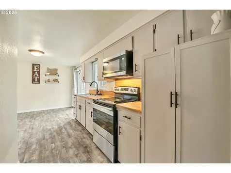 848 Kelly Lane Eugene OR 97404