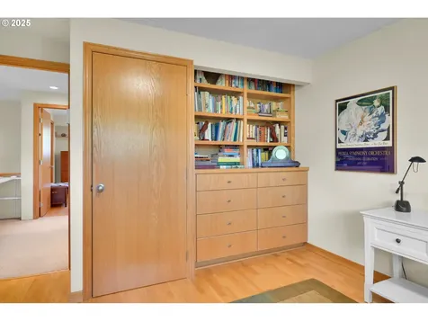 4439 Fox Hollow Road Eugene OR 97405