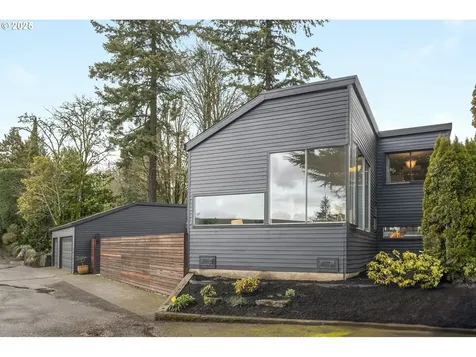 2915 SW Canterbury Lane Portland OR 97205