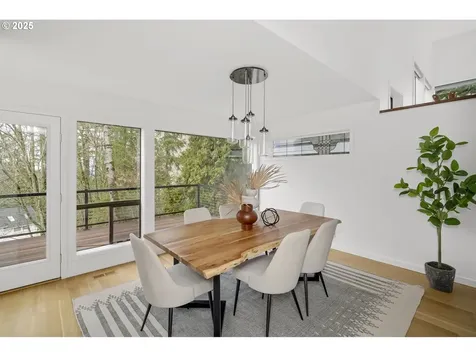 2915 SW Canterbury Lane Portland OR 97205
