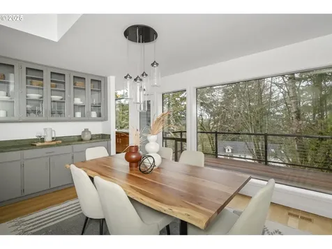 2915 SW Canterbury Lane Portland OR 97205