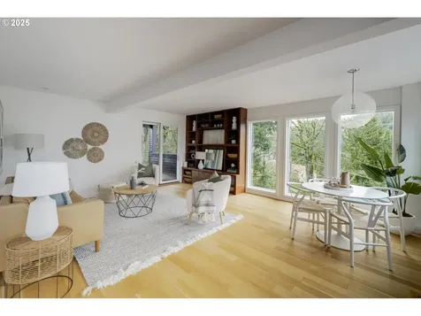 2915 SW Canterbury Lane Portland OR 97205