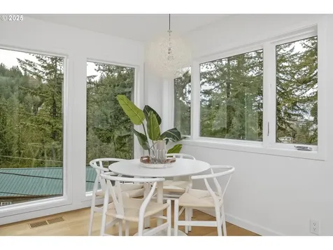 2915 SW Canterbury Lane Portland OR 97205