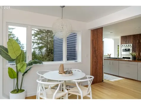 2915 SW Canterbury Lane Portland OR 97205