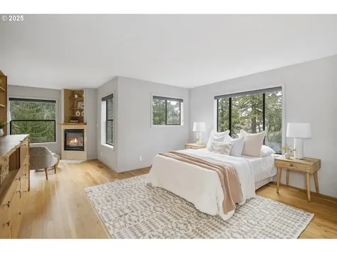 2915 SW Canterbury Lane Portland OR 97205