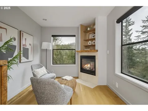 2915 SW Canterbury Lane Portland OR 97205